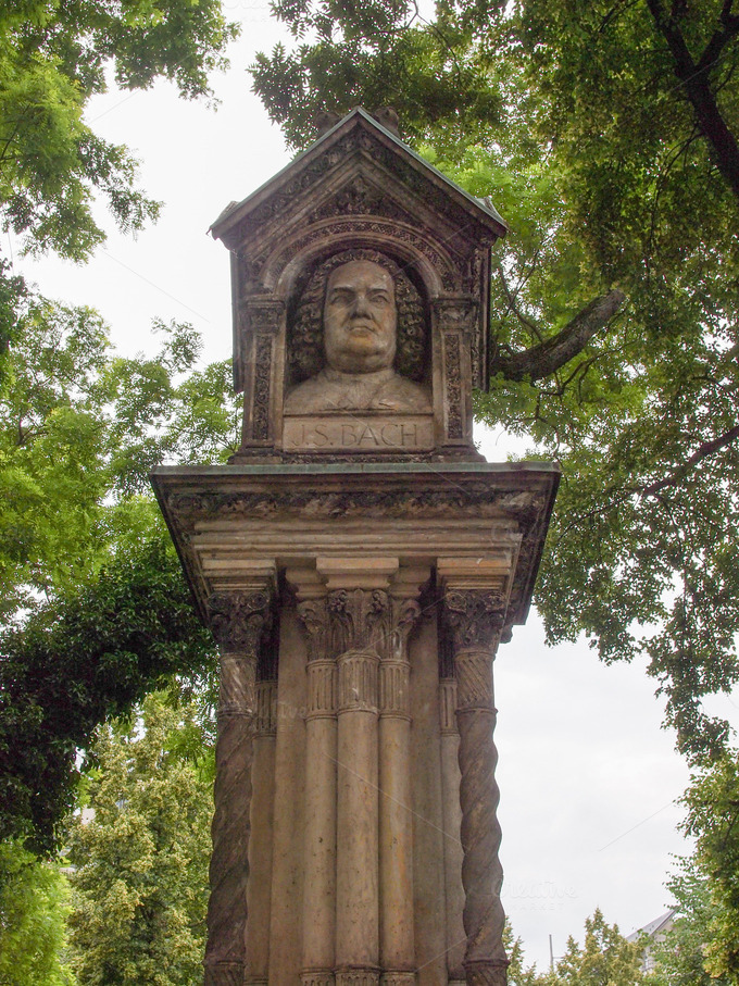 Monumento a Bach erigido en Leipzig por Felix Mendelssohn en 1843.