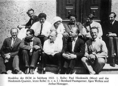 Los compositores Paul Hindemith y Arthur Honegger, entre otros, en el primer Festival de la AIMM en Salzburgo, en 1922.
