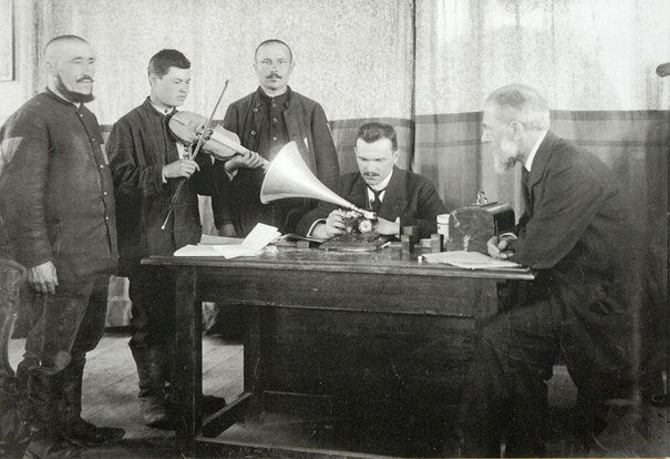 Carl Stumpf registran música tártara en Francfurt (1915).