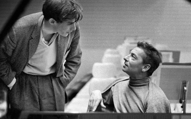 Dos astros del firmamento clásico: El pianista Glenn Gould y el director Herbert von Karajan.