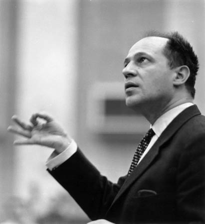 El compositor y director de orquesta Pierre Boulez, líder de los vanguardistas europeos de la posguerra.