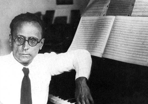 Anton Webern al piano.