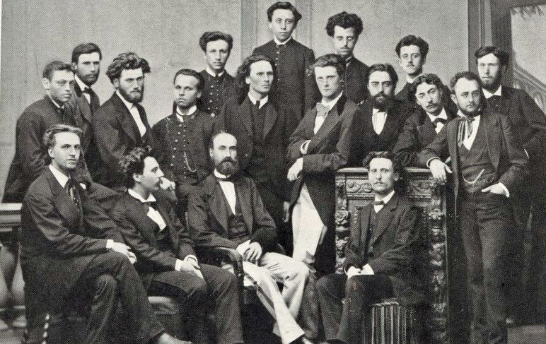 Alumnos de la École Niedermeyer en 1871. Entre ellos André Messager (fila central, segundo por la derecha) y Gabriel Fauré (fila central, segundo por la izquierda).